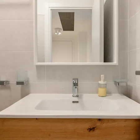 Apartman Tiber Terrace Retreat - Free Parking, Wi-fi & Netflix